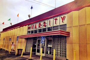 The Varsity, dogs allowed restaurants in Atlanta, pet friendly restaurants in Atlanta Georgia